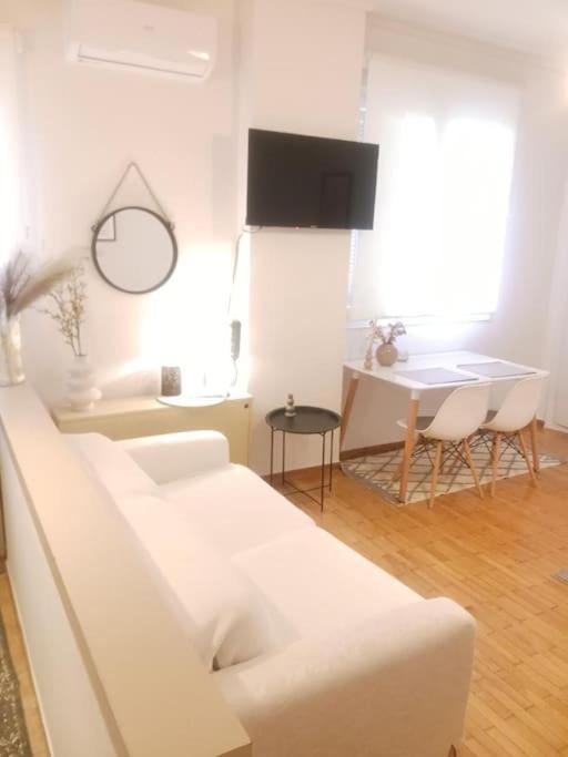 Beautiful Downtown Studio! Яніна Екстер'єр фото