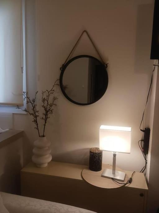 Beautiful Downtown Studio! Яніна Екстер'єр фото